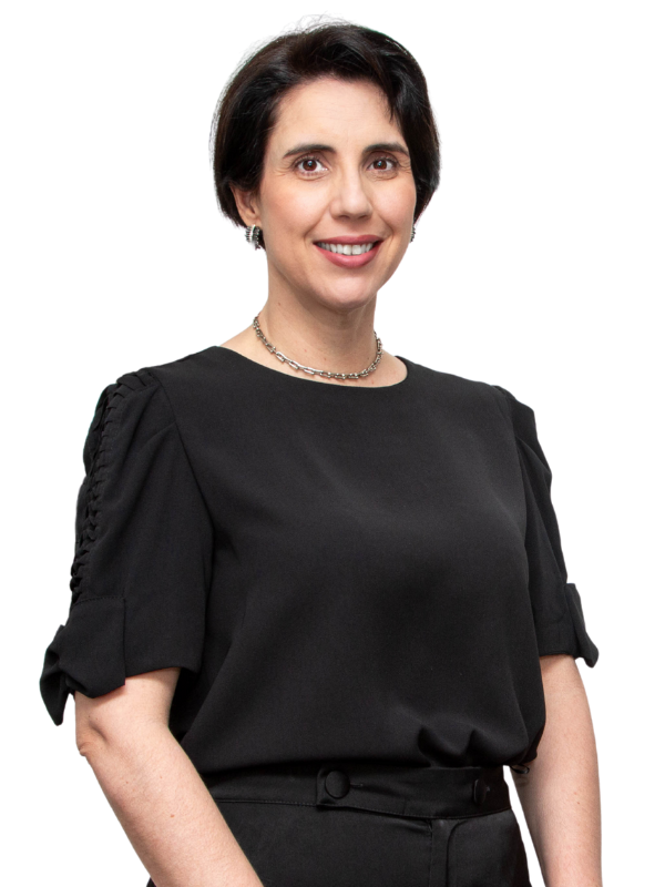 Silvana Fanni sorri com serenidade, representando confiança e autenticidade no marketing humano.